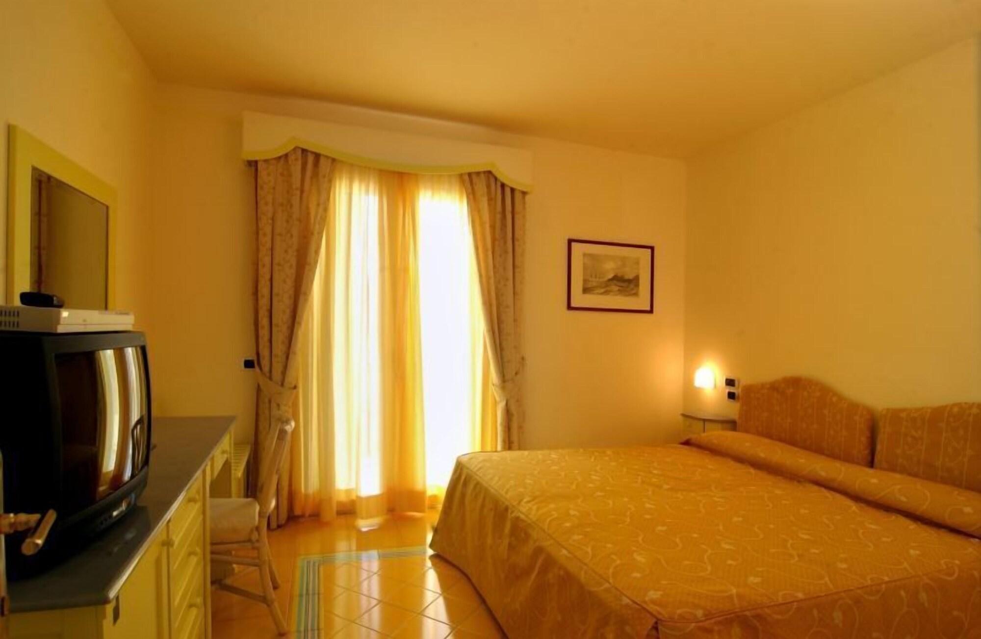 Hotel Santa Caterina ปาลีนูโร ภายนอก รูปภาพ